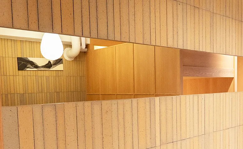 Villa Customa上野:2F:《 禅 》ZENの壁 部屋デザインは階ごとに異なります