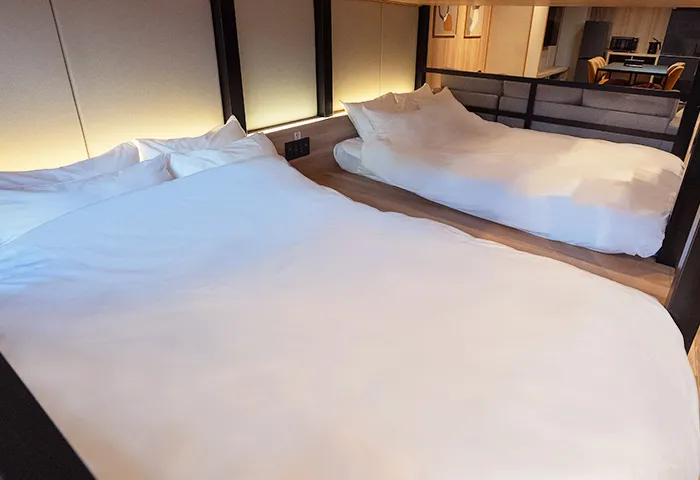 Villa Customa上野:3F:《 琴 》KOTOのダブルベッド 8人まで宿泊可能