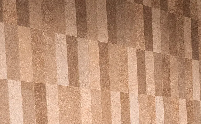 Villa Customa上野:4F:《 蔵 》KURAの壁 部屋デザインは階ごとに異なります