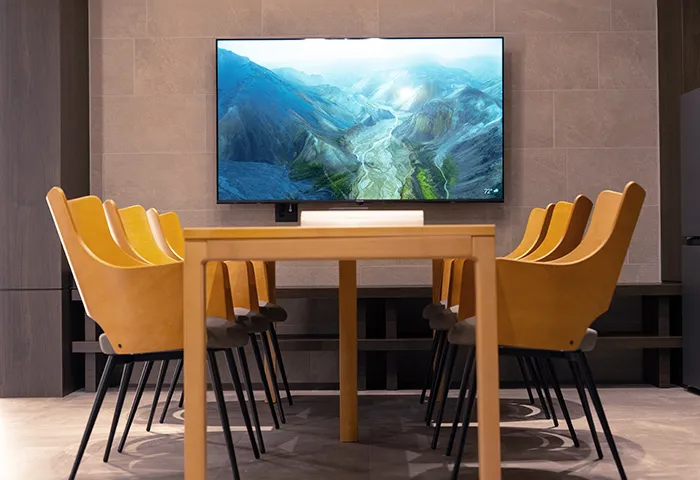 Villa Customa 上野《 茜 》AKANE:餐厅和厨房 提供刀具，锅，煎锅和餐具等烹饪用具。