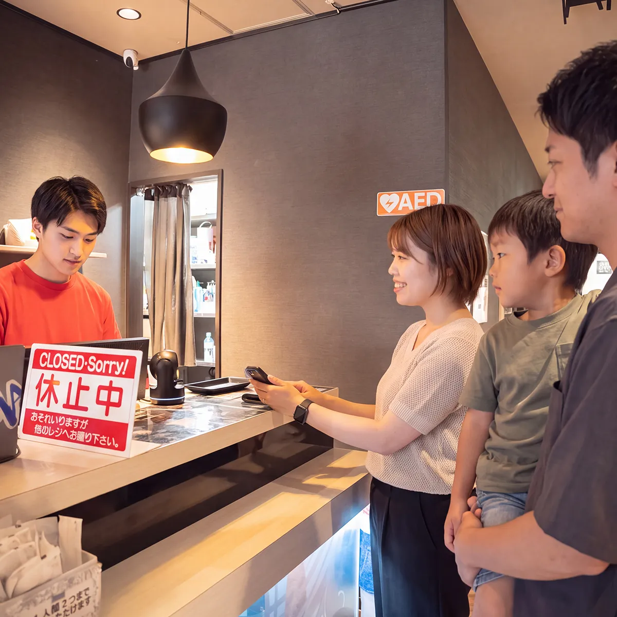 グランカスタマ上野店のフロント。サービスを利用の際はお声がけください