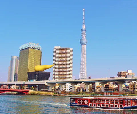 スカイツリーとアサヒビール本社のフラムドール / 浅草