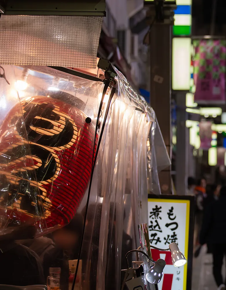 御徒町駅前通りの様子
